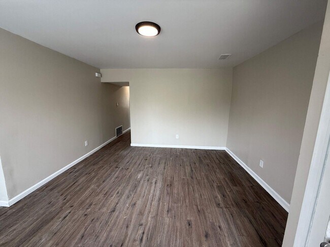 Building Photo - Fully Renovated 3-Bedroom Home – Move-In R...