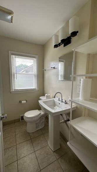 Building Photo - 2945 Burdette St