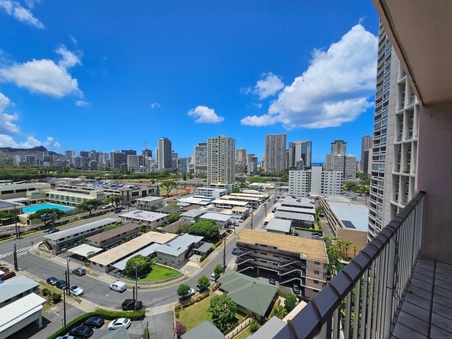 Building Photo - Bright 2-Bedroom Condo with Lanai
