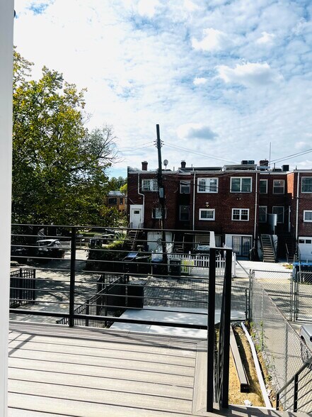 Building Photo - 5612 2nd Pl NW