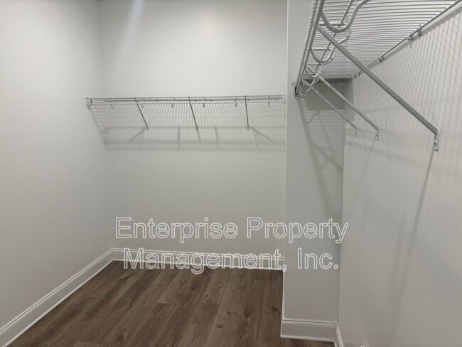 Building Photo - 564 Holden Dr