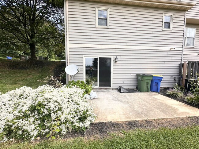 Building Photo - 1114 Skyview Dr