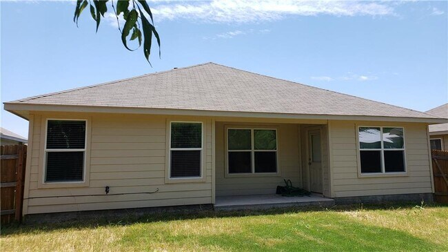 Building Photo - 804 Red Tails Dr