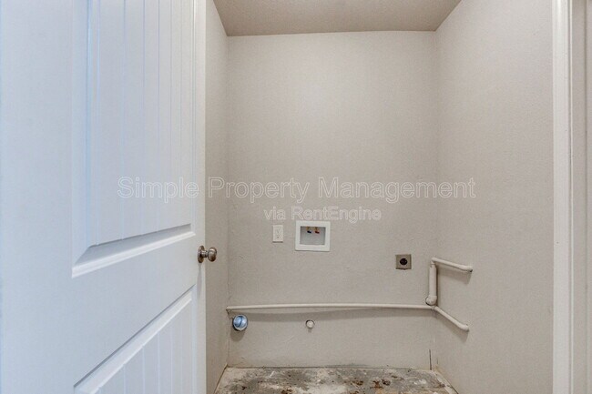 Building Photo - 813 S Midwest Blvd