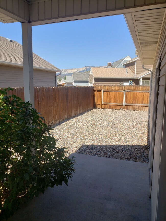 Building Photo - 2815 Acacia Ave