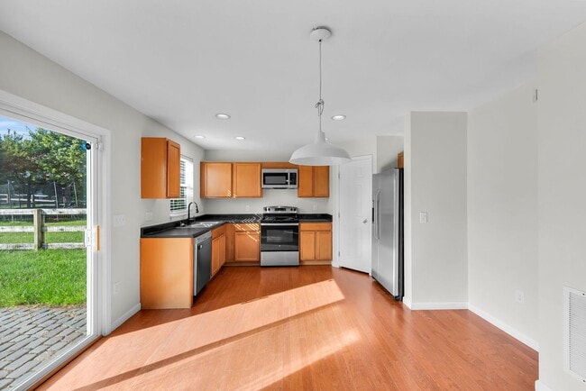 Building Photo - Goshen- 3bed 2.5 bath home ready for the summer cookouts
