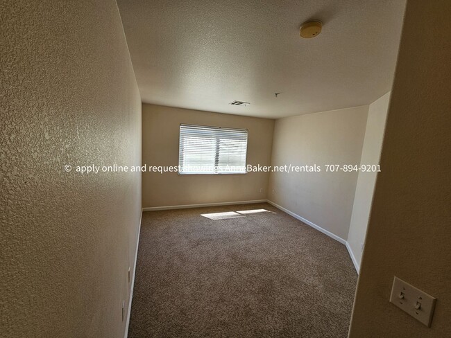 Building Photo - Close to Shopping Cloverdale 2 Bedroom Available Now