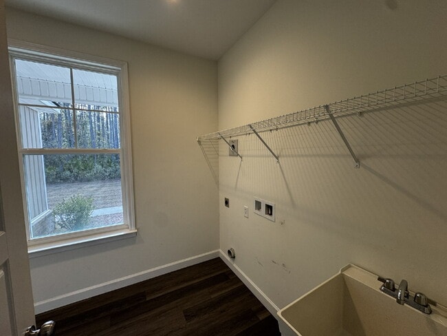 Building Photo - House for Rent