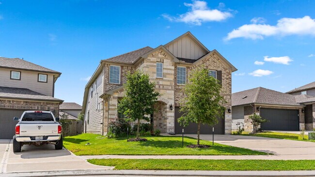 Building Photo - Spacious and well-maintained 4-bedroom, 3.5-bath home in desirable Pine Lake Cove offering flexib...