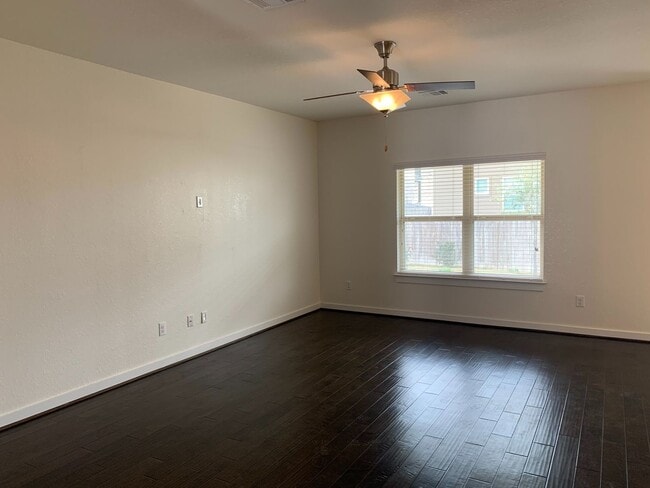 Building Photo - LOVELY ONE STORY HOME WITH EASY ACCESS TO ...