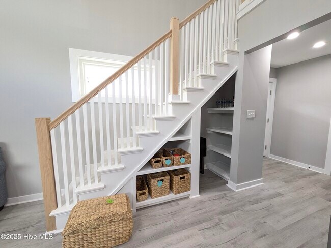 Building Photo - 124 Long Pond Loop