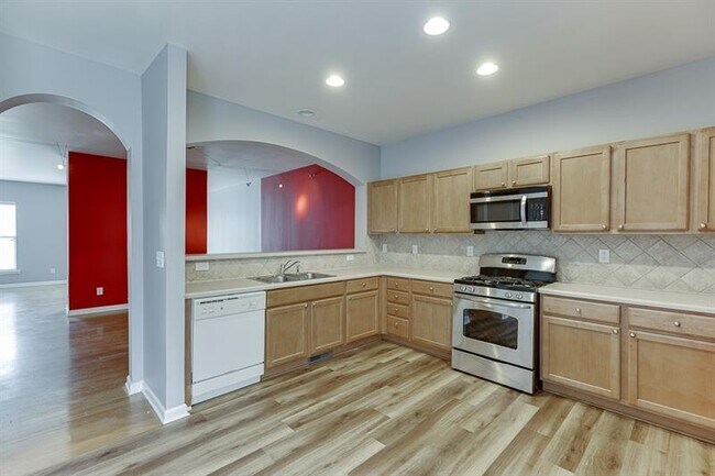 Building Photo - 805 Tulip Poplar Way