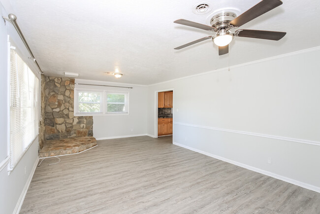 Building Photo - Spacious Living Areas in North Augusta, SC!