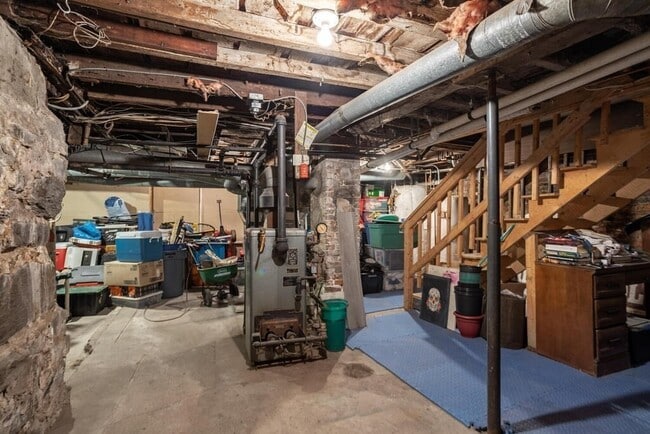 Building Photo - 48 Pleasant St