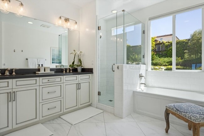 Building Photo - Single Level Executive Home