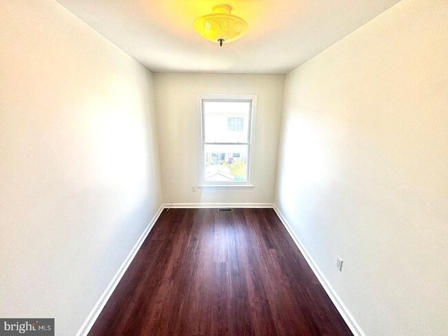 Building Photo - 3576 Edgemont St
