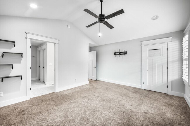 Building Photo - Awesome 3BR/3.5BA Craftsman Cottage in Che...