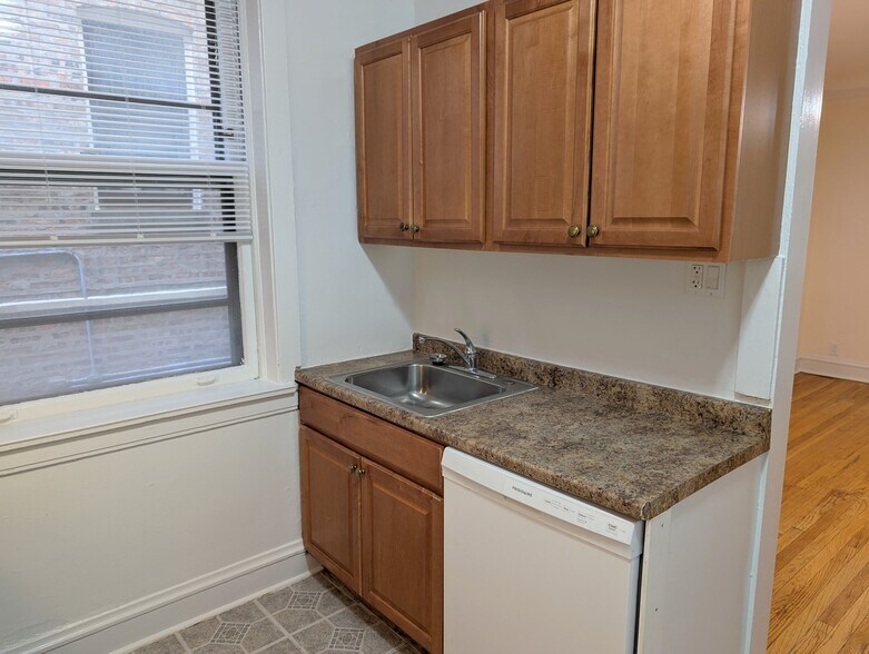 Building Photo - 725 Hinman Ave