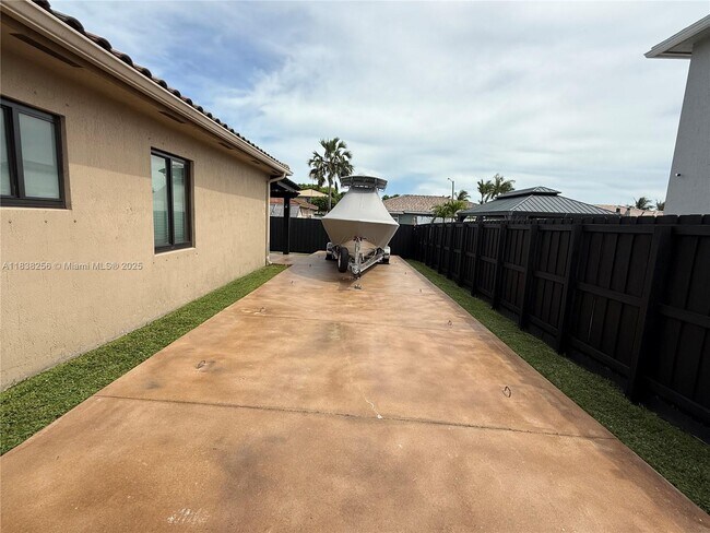 Building Photo - 13232 SW 274th Terrace