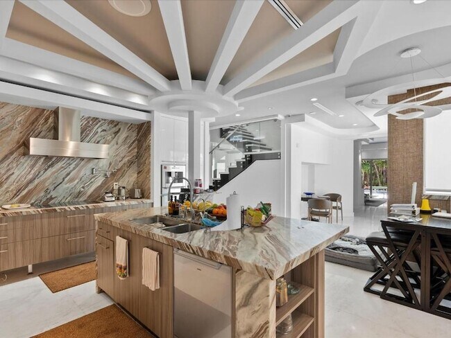 Building Photo - 3917 S Le Jeune Rd