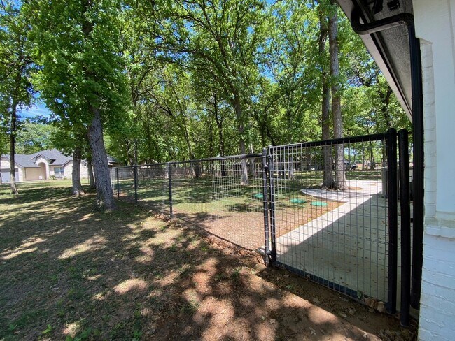 Building Photo - 501 Monna Ct