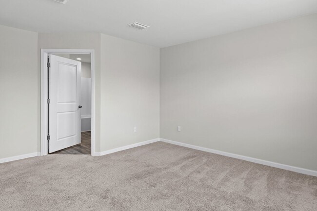 Building Photo - Beautiful 4/2 home with NEW fenced yard