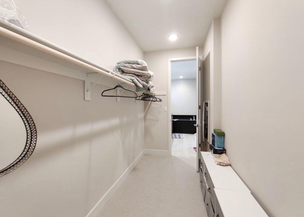 Building Photo - 371 Novel