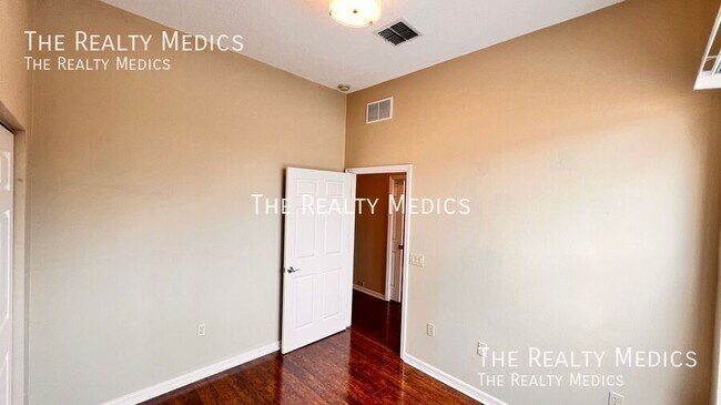 Building Photo - 3732 Avalon Park E Blvd