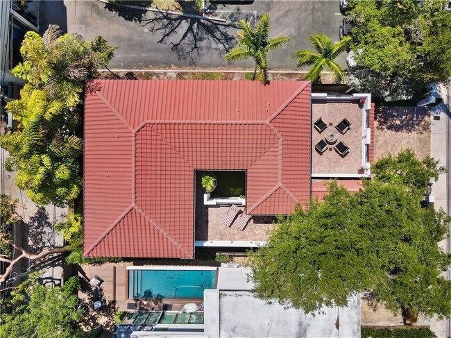 Building Photo - 1312 SE 2nd Ct