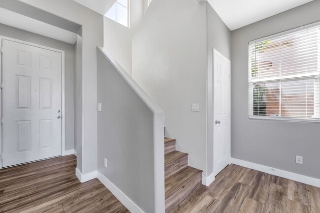 Building Photo - Stylish Hillside Townhome with Scenic Views in Gated Henderson Community!