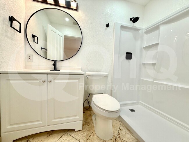 Building Photo - 3006 S Dromedary Dr