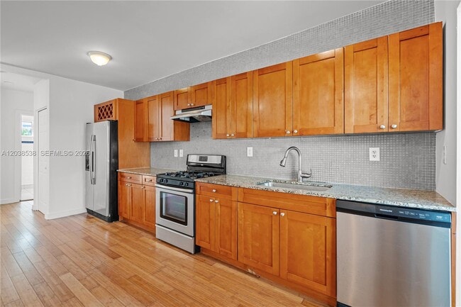 Building Photo - 7950 Tatum Waterway Dr