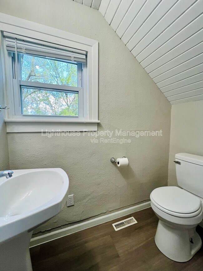 Building Photo - 708 Elizabeth St