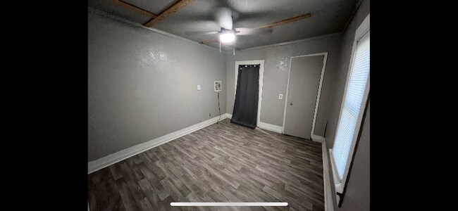 Building Photo - 417 N Linwood Ave