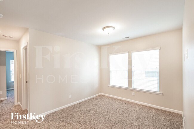 Building Photo - 758 Redbud Ln