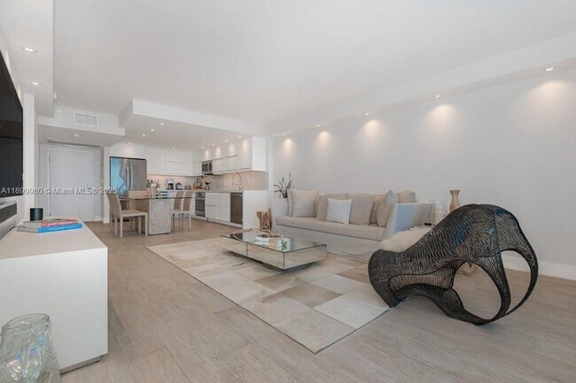 Building Photo - 2301 Collins Ave