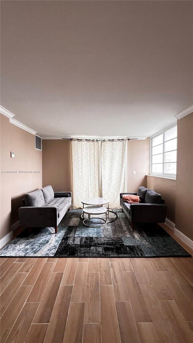 Building Photo - 1750 James Ave