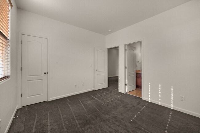 Building Photo - Beautiful 2 bdrm end unit with attach 2 car garage