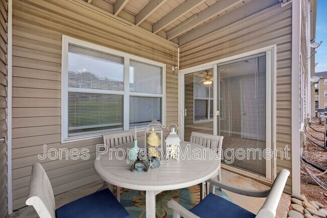 Building Photo - 305 Country Club Dr NE