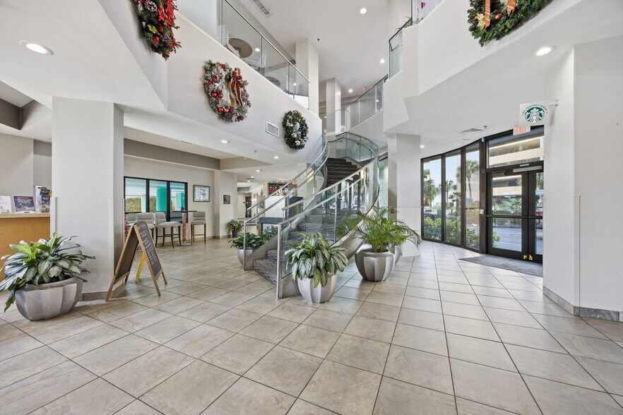 Building Photo - 2710 N Ocean Blvd