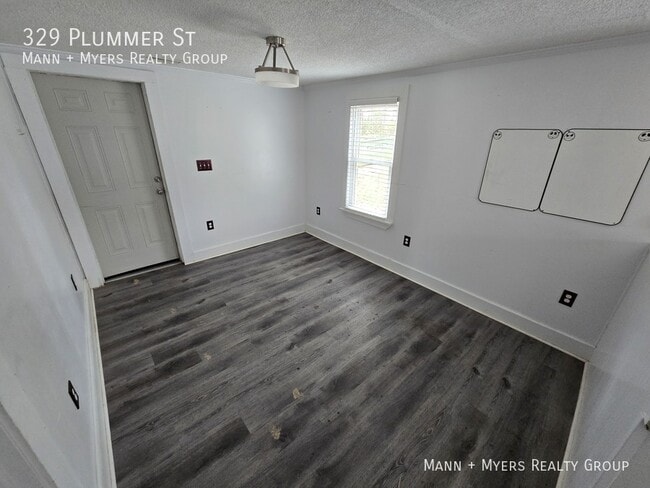 Building Photo - 329 Plummer St