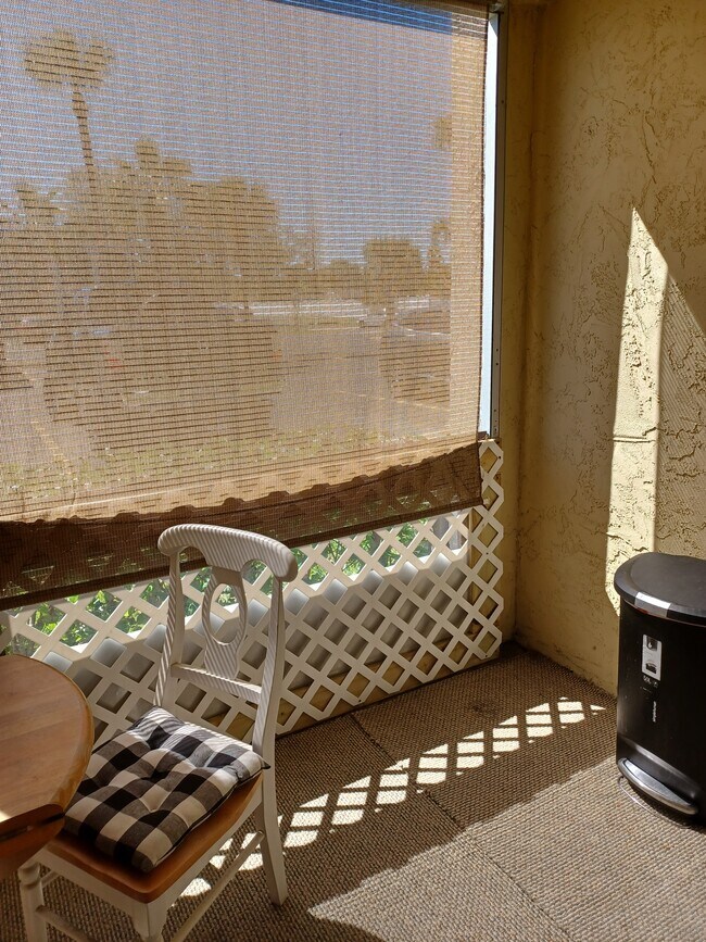 Enclosed front porch - 7701 Starkey Rd