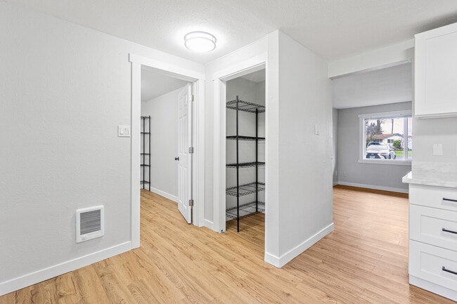 Building Photo - 5110 Diamond Blvd SW