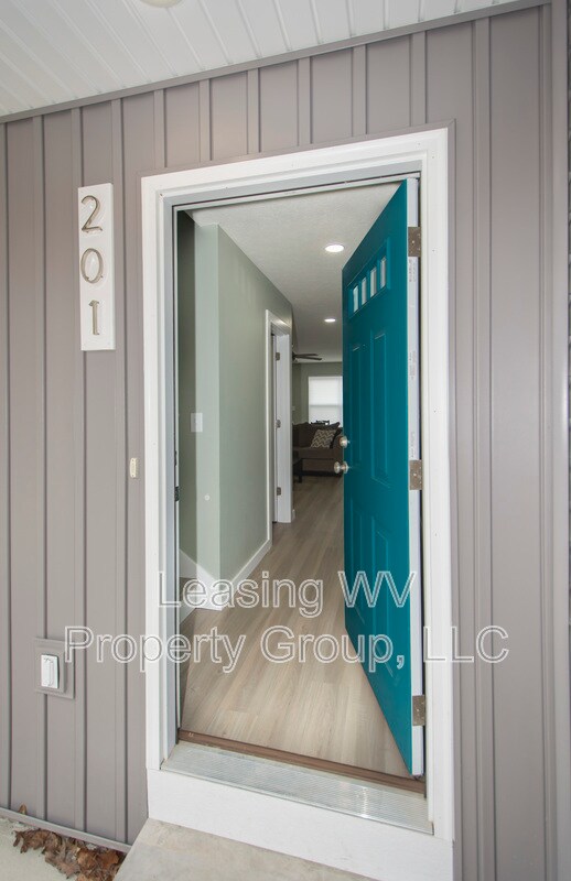 Building Photo - 201 Berry Ln