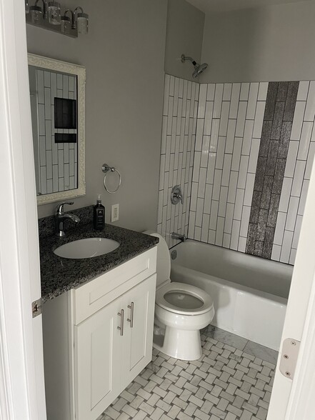 Building Photo - 4926 S Lotus Ave