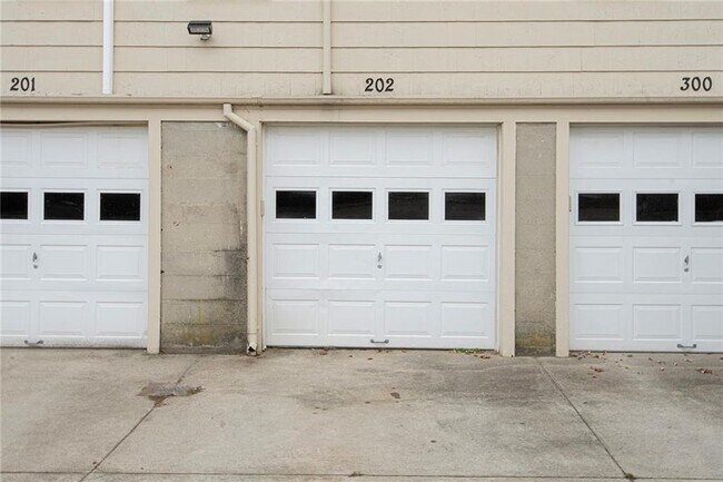 Building Photo - 118 Ruggles Ave