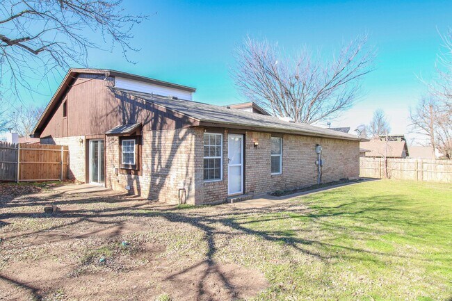 Building Photo - 8900 N Shannon Ave