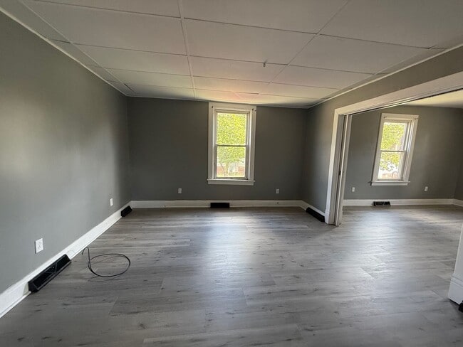 Building Photo - 3 bedroom home in College Hill