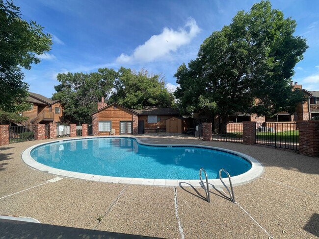 Building Photo - Super 1 Bedroom Condo in Perfect Condition!