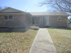 Building Photo - 2905 Linda Dr